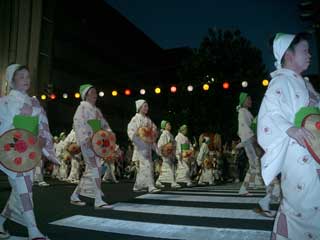 Hanagasa dancers